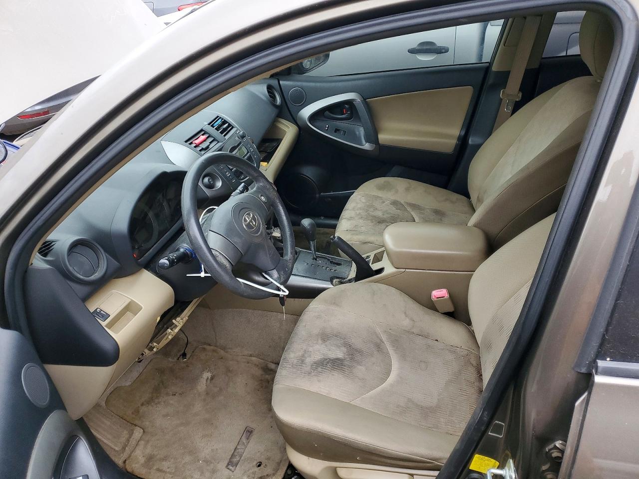 2011 TOYOTA RAV4 BASE photo 7