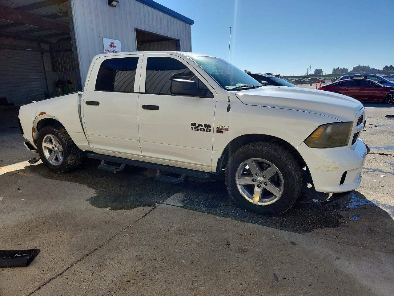 2015 RAM 1500 ST photo 4
