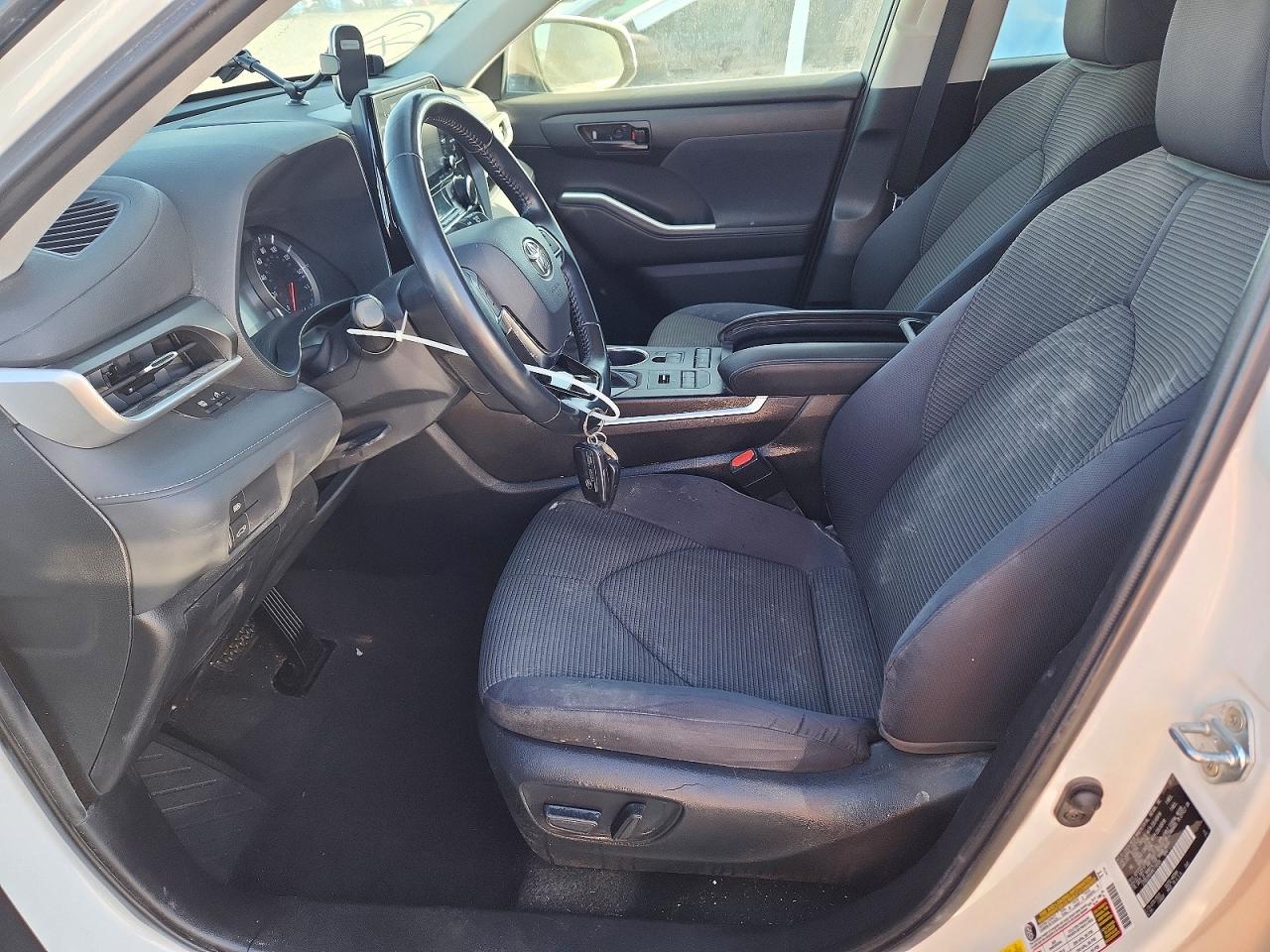 2021 TOYOTA HIGHLANDER LE photo 13