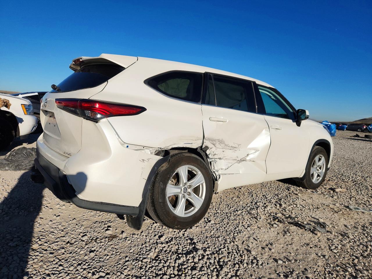 2021 TOYOTA HIGHLANDER LE photo 5