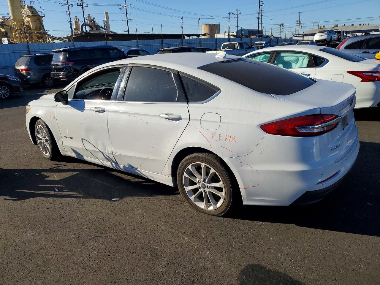 2019 FORD FUSION SE photo 4