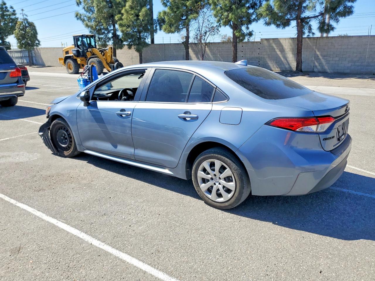 2023 TOYOTA COROLLA LE photo 3