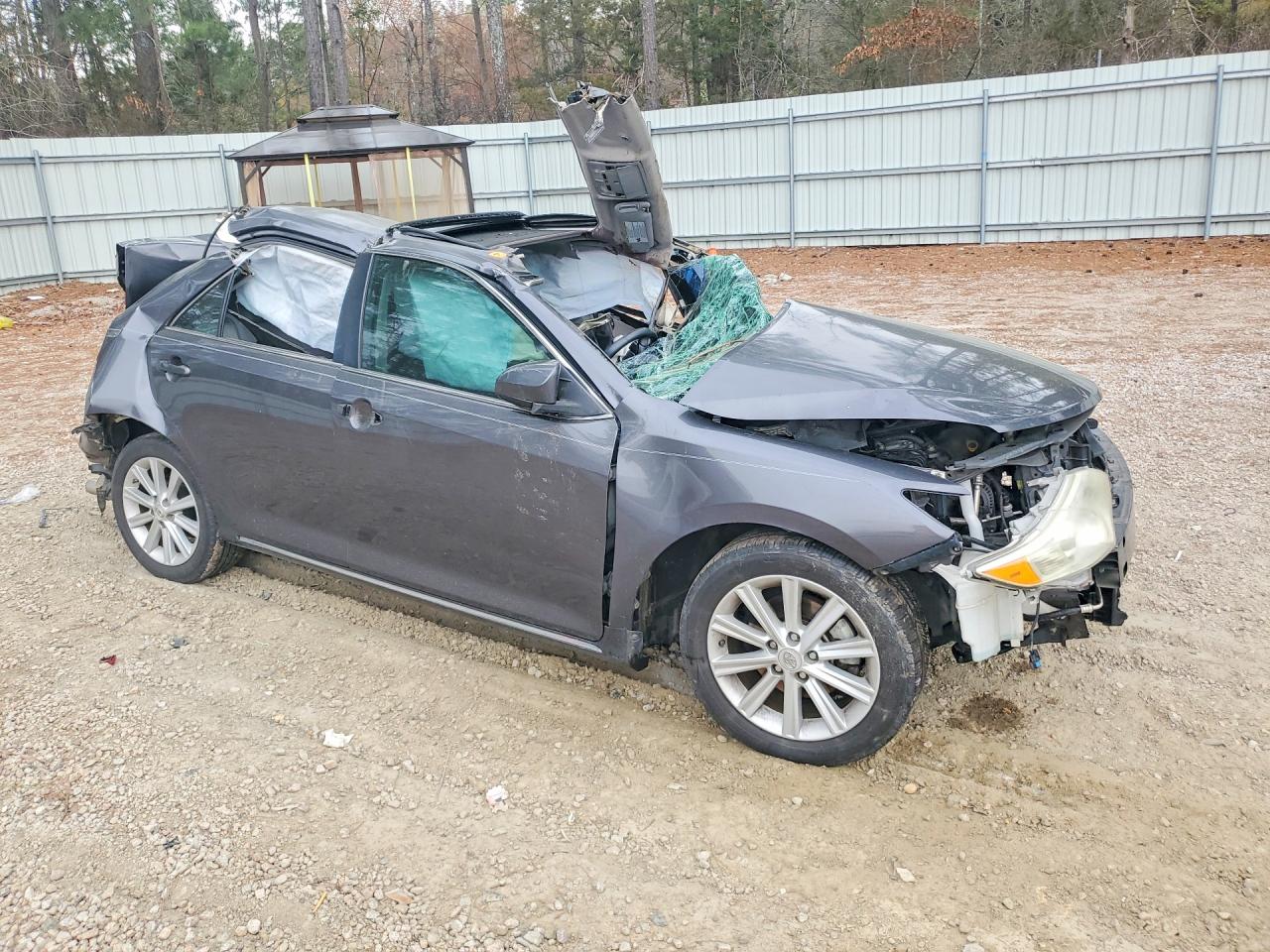 2012 TOYOTA CAMRY XLE photo 10
