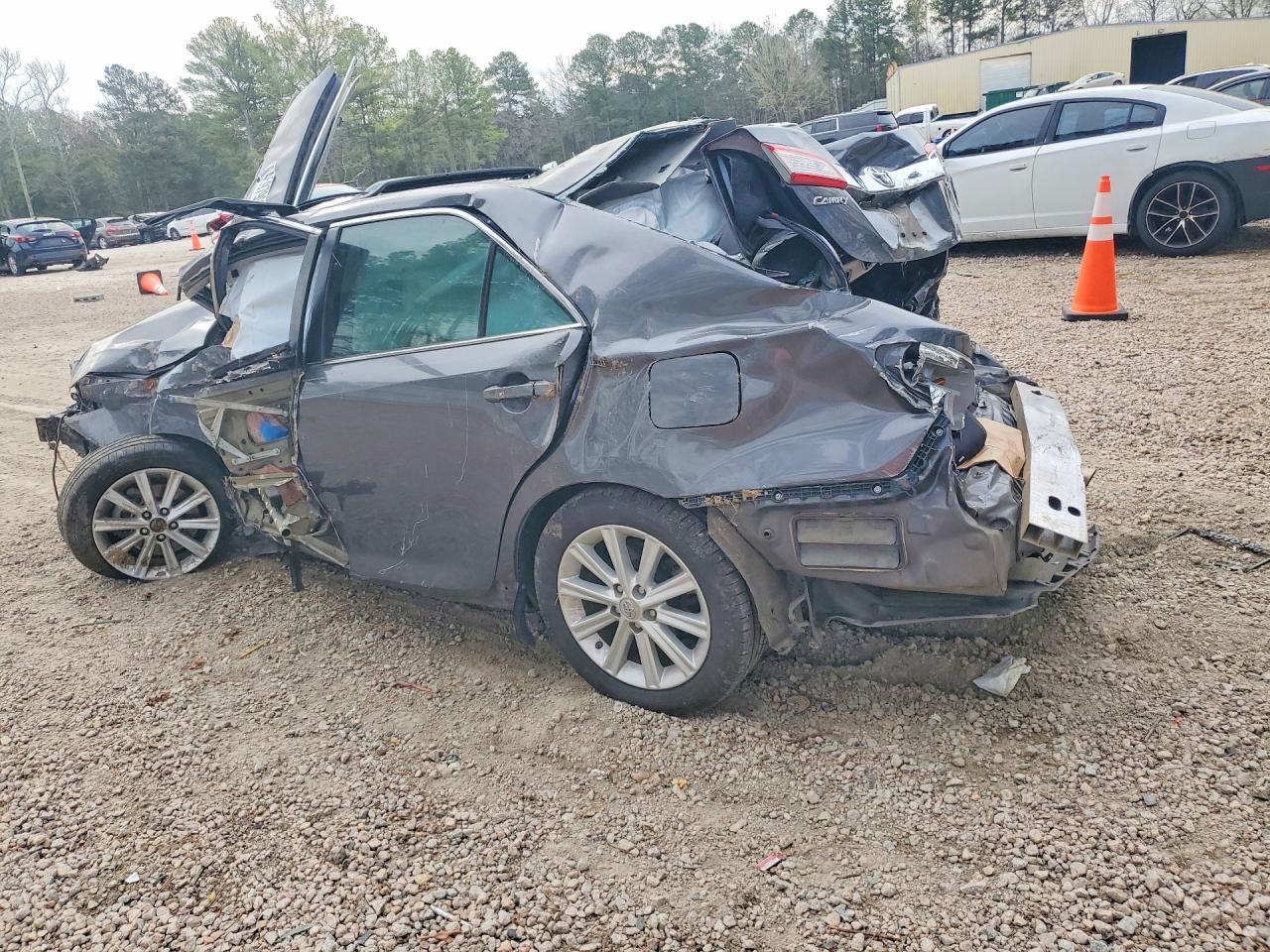 2012 TOYOTA CAMRY XLE photo 4