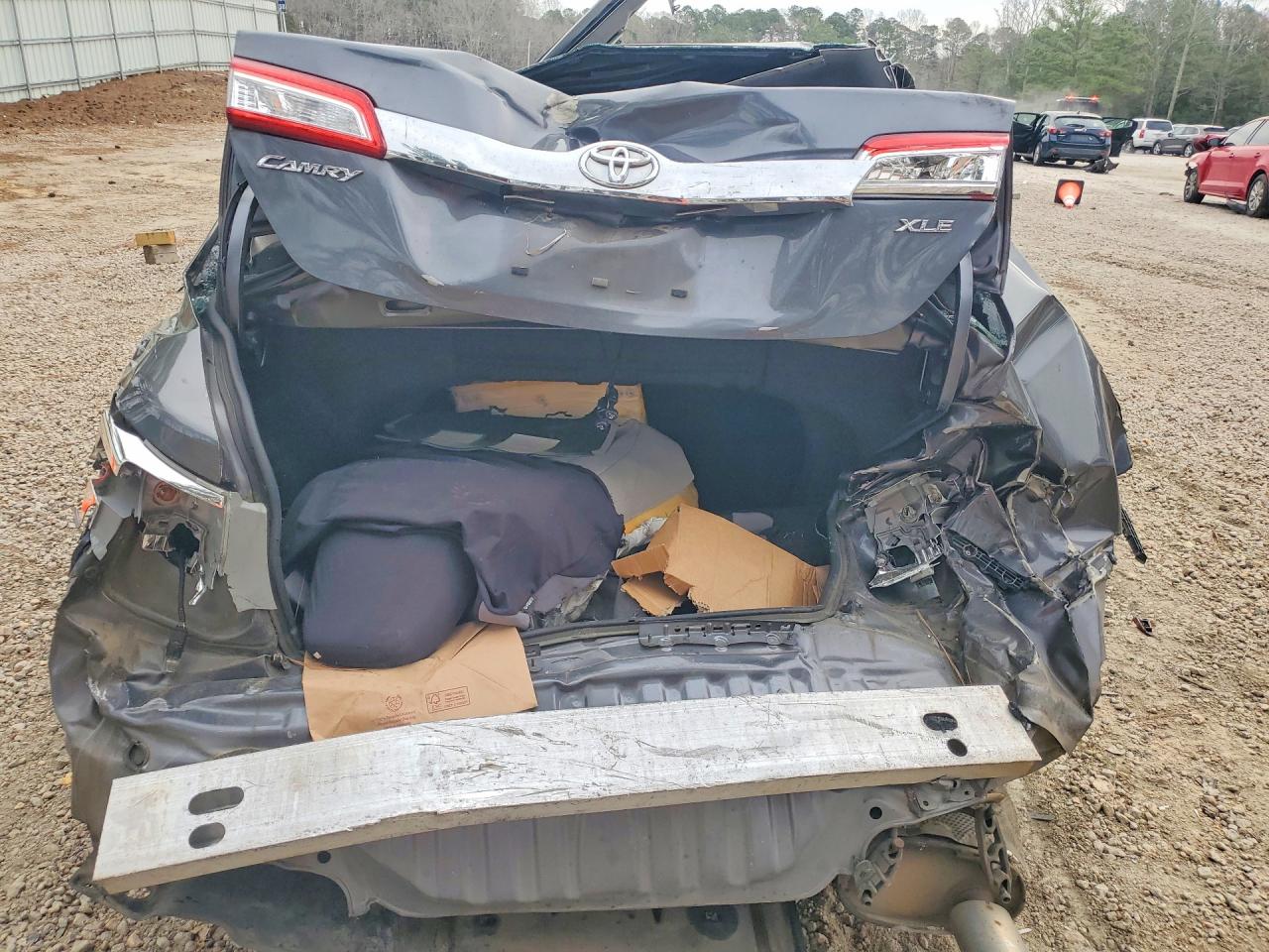 2012 TOYOTA CAMRY XLE photo 16