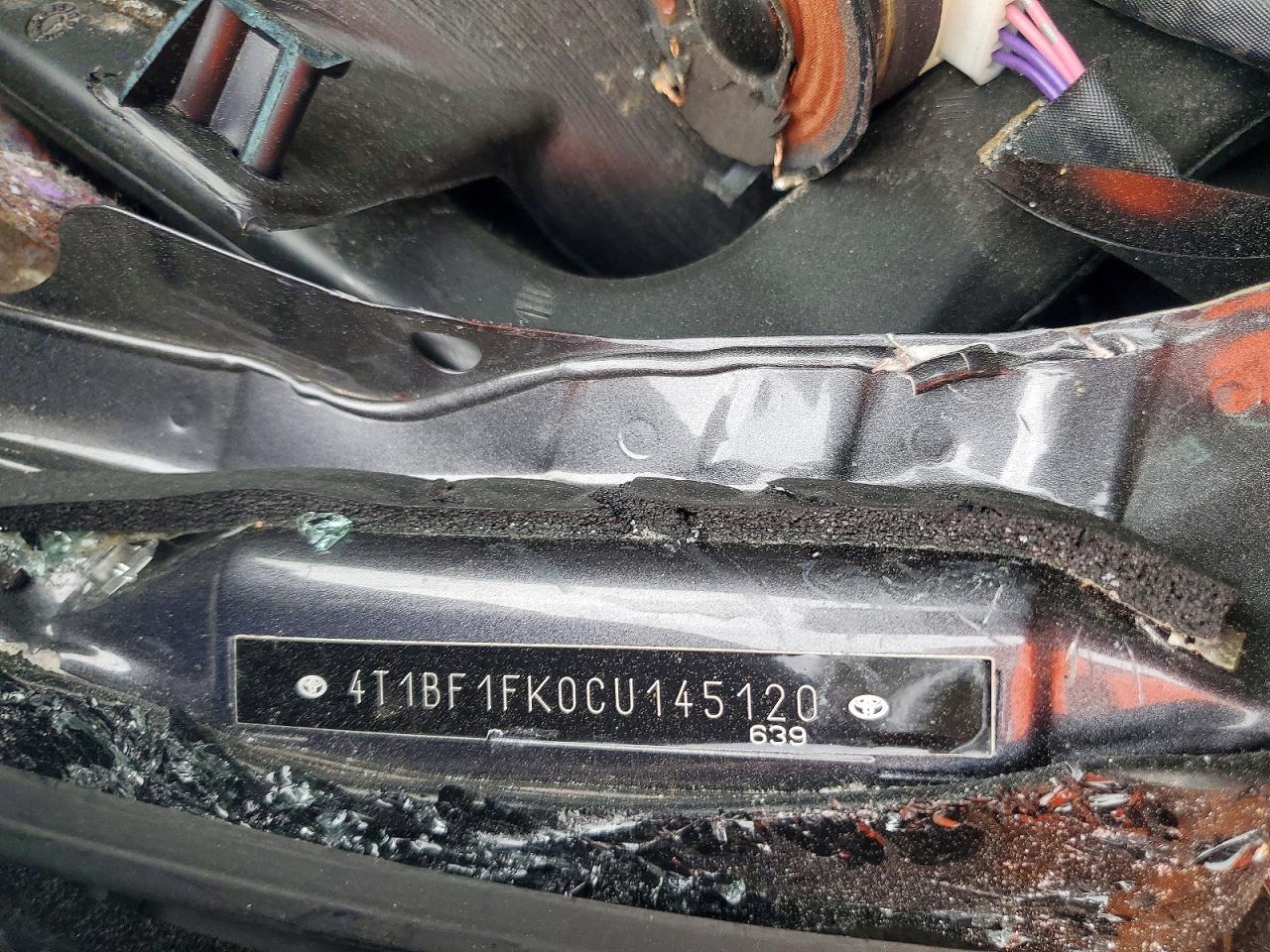 2012 TOYOTA CAMRY XLE photo 34