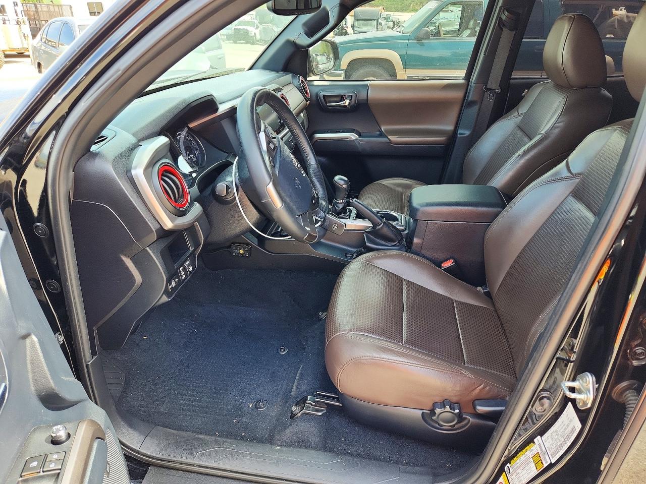 2017 TOYOTA TACOMA LIMITED photo 7