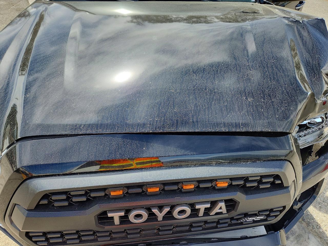 2017 TOYOTA TACOMA LIMITED photo 11