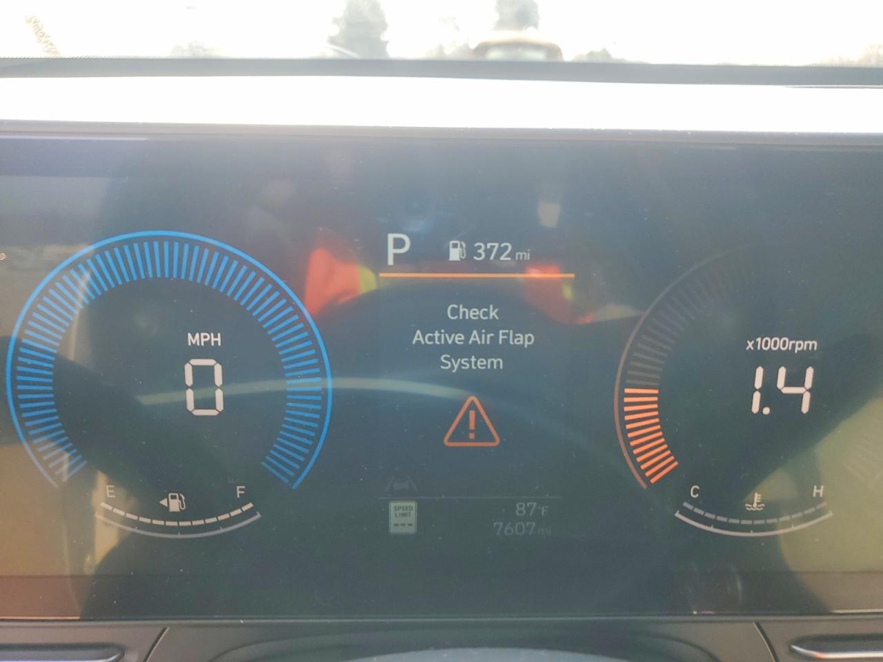 2025 HYUNDAI KONA SEL photo 9