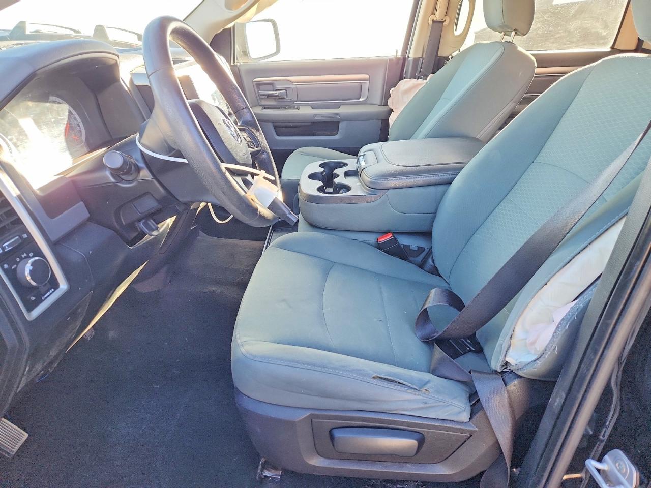 2015 RAM 1500 SLT photo 7
