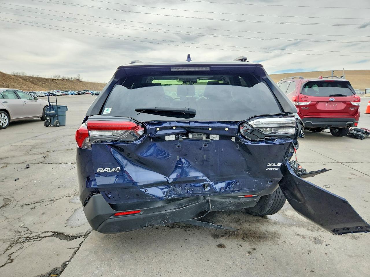 2019 TOYOTA RAV4 XLE photo 16