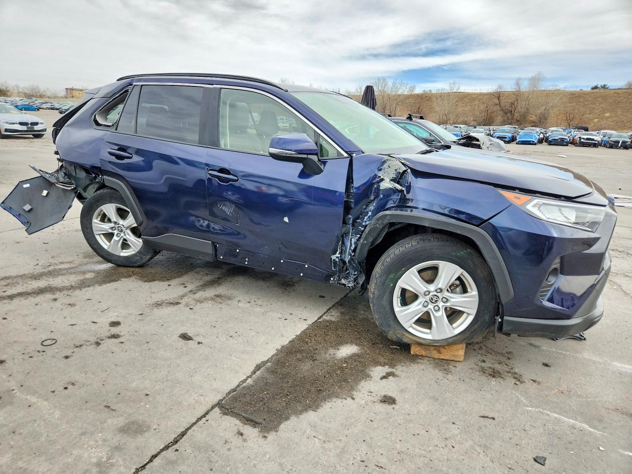 2019 TOYOTA RAV4 XLE photo 10