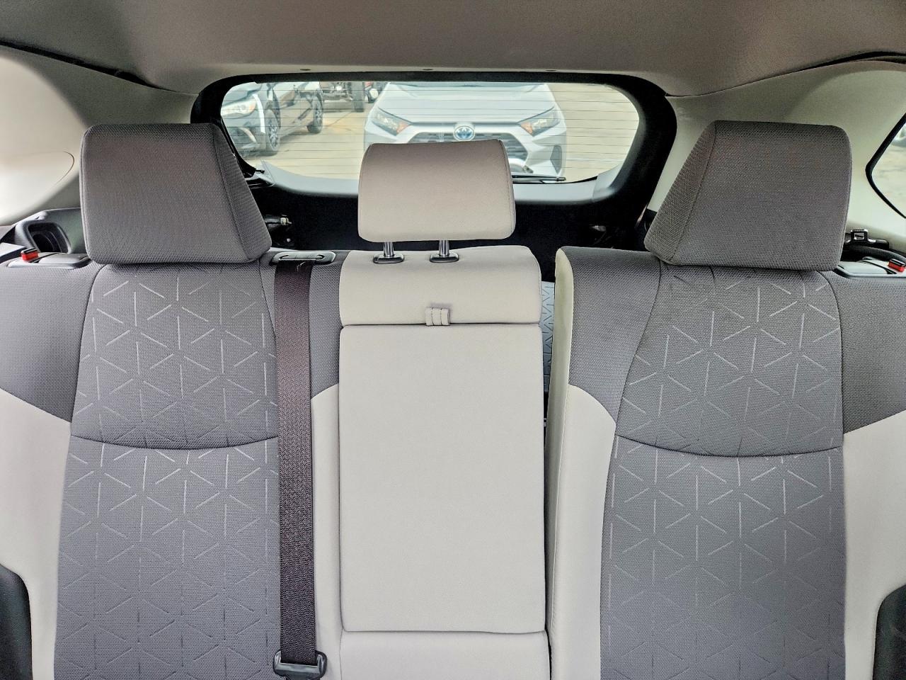 2019 TOYOTA RAV4 XLE photo 28