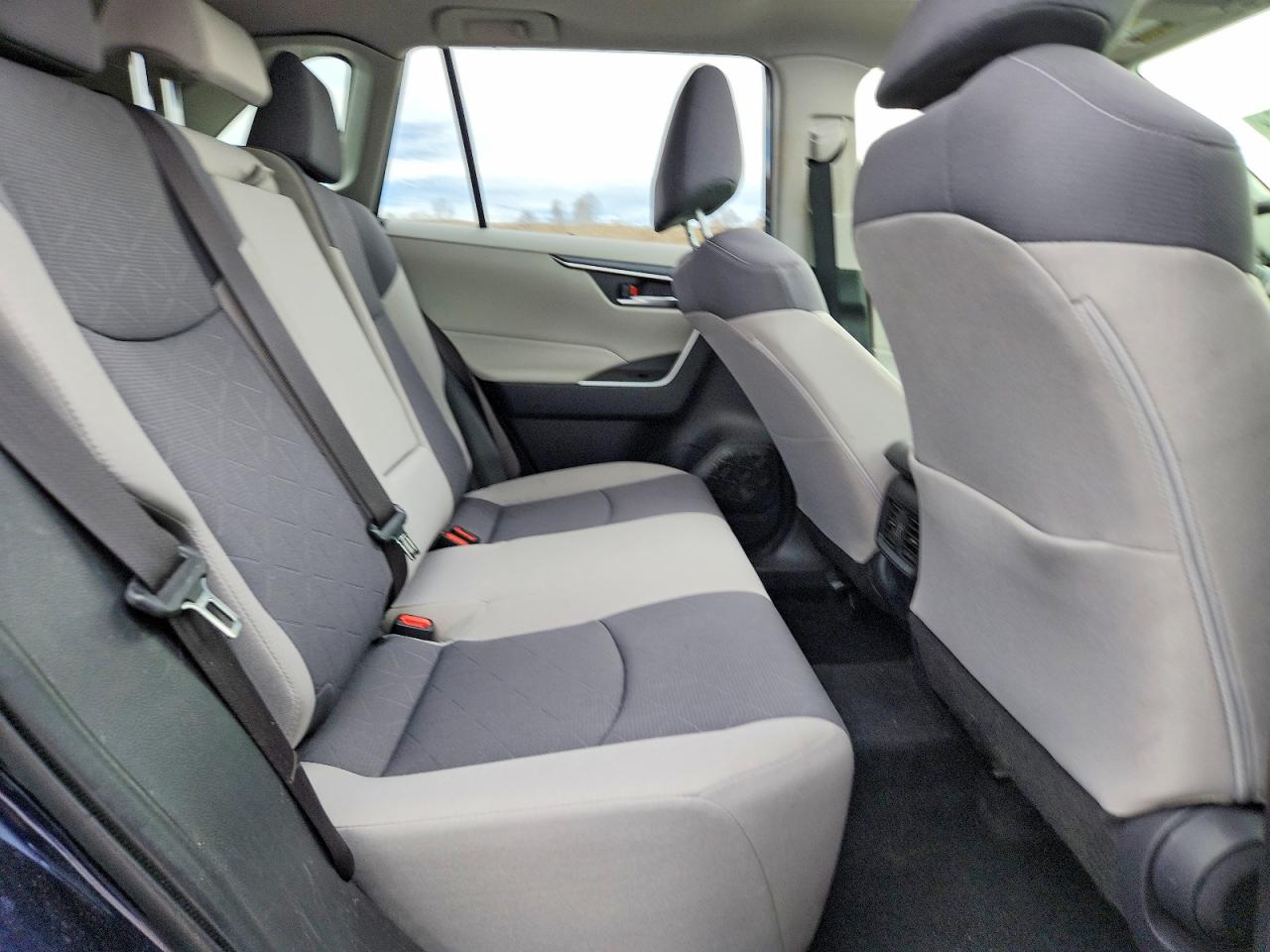 2019 TOYOTA RAV4 XLE photo 31
