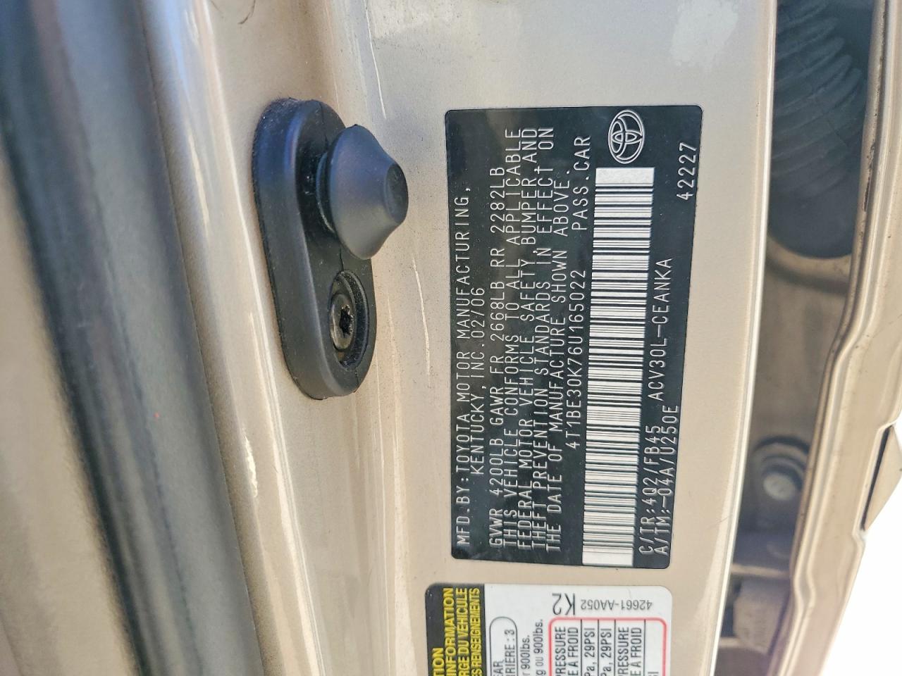 2006 TOYOTA CAMRY LE photo 12