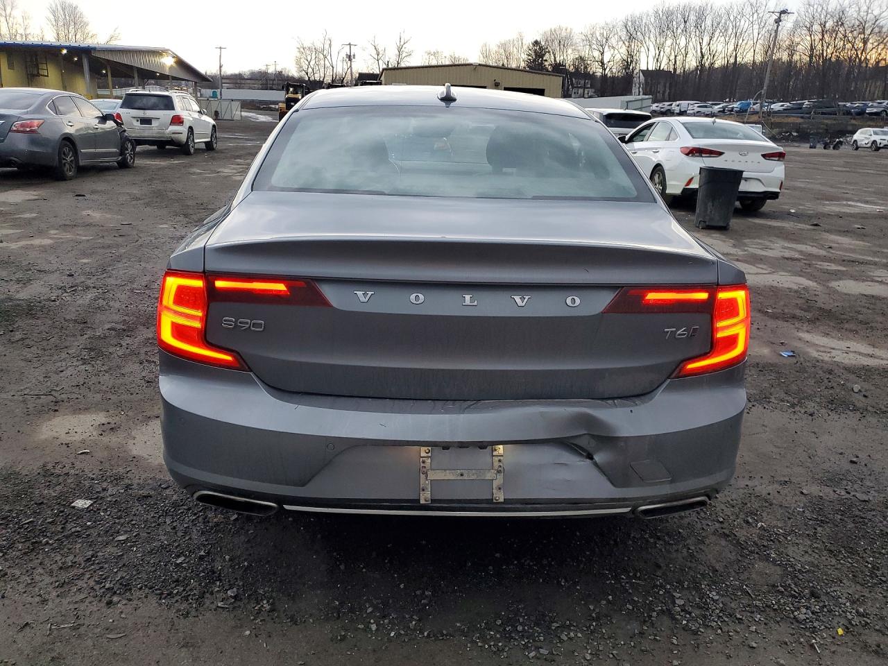 2018 VOLVO S90 T6 MOMENTUM photo 6