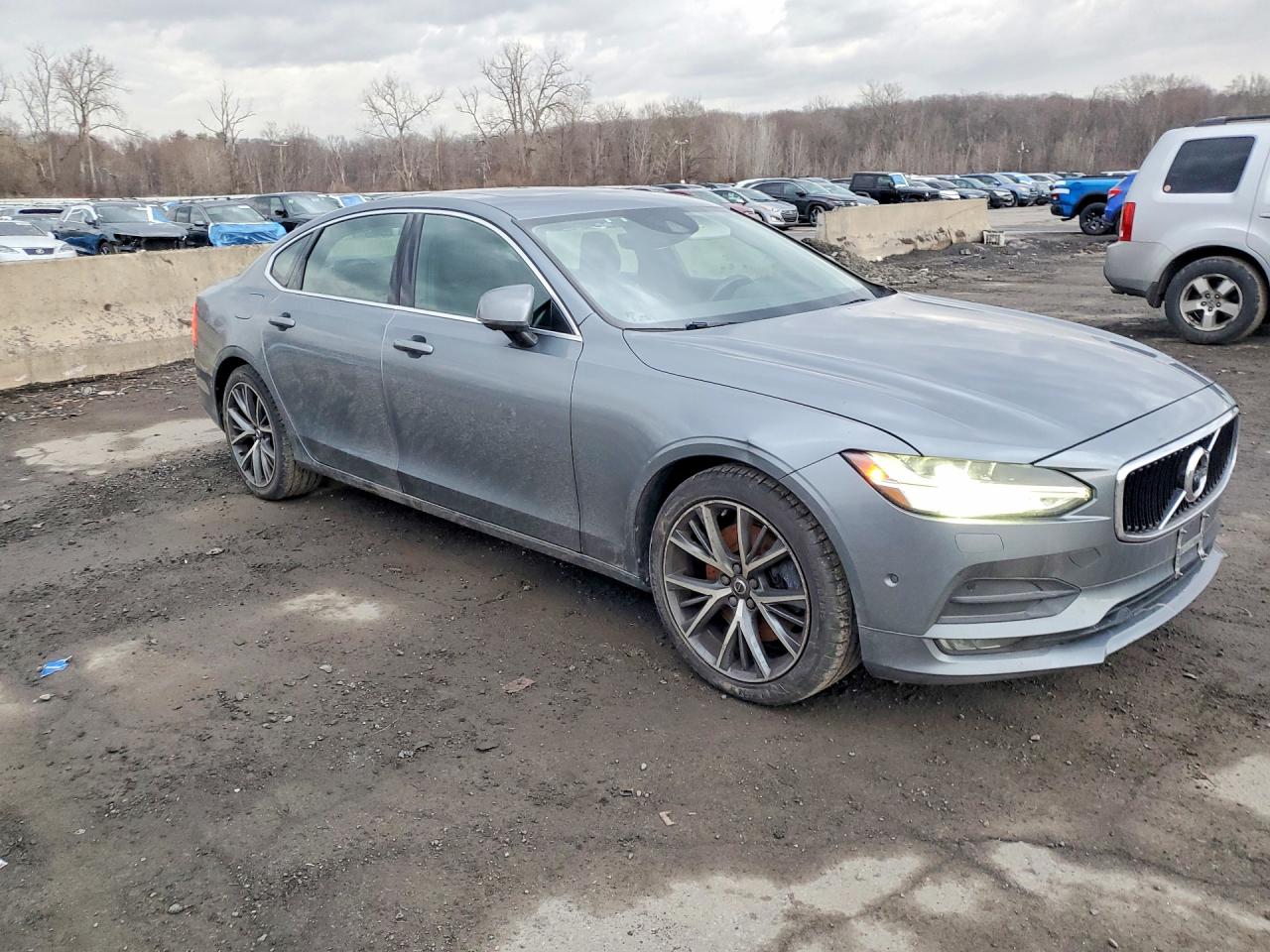 2018 VOLVO S90 T6 MOMENTUM photo 4