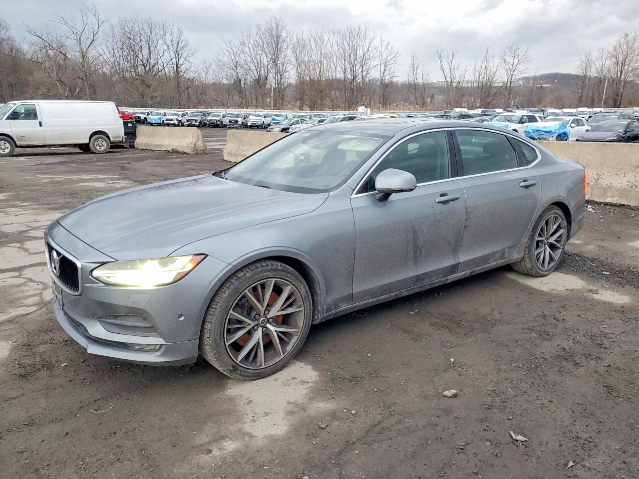 2018 VOLVO S90