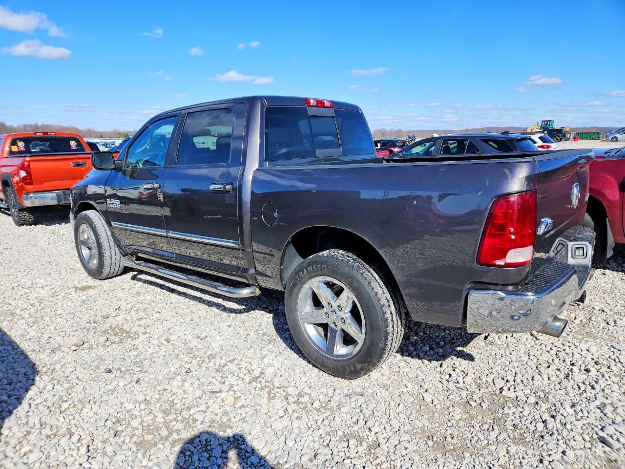 2017 RAM 1500 SLT photo 2
