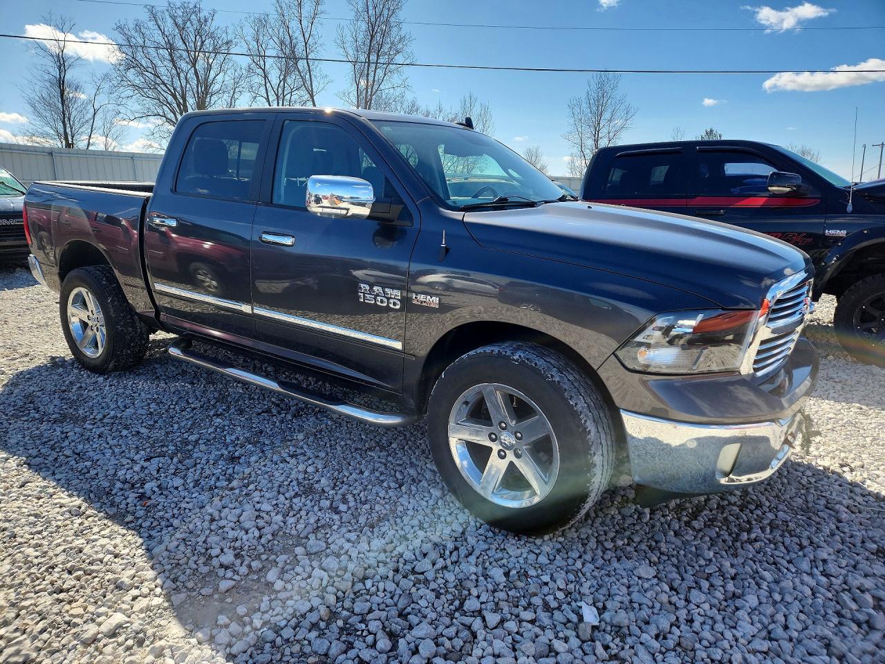 2017 RAM 1500 SLT photo 4