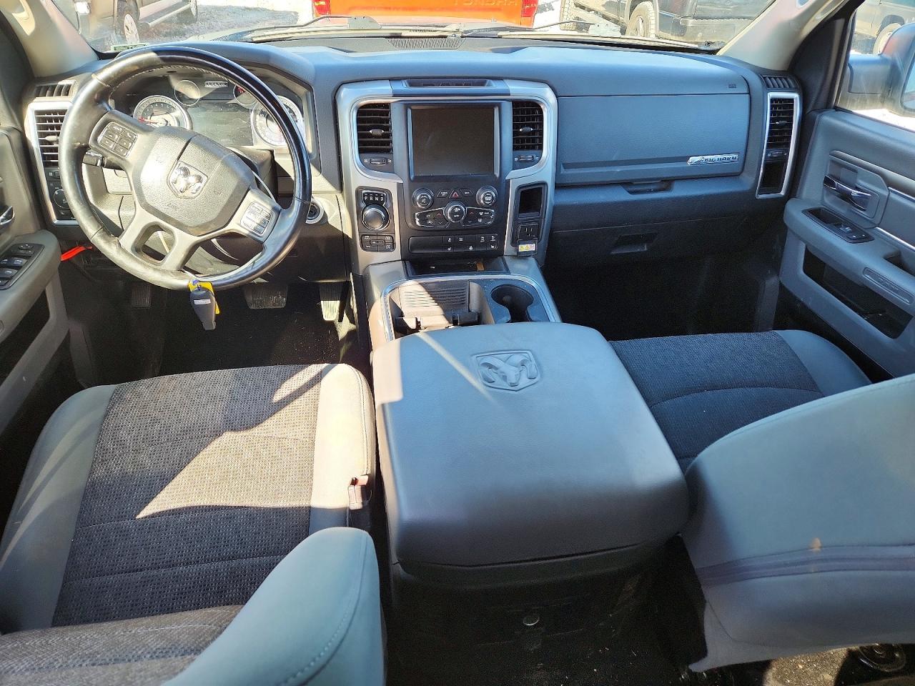 2017 RAM 1500 SLT photo 8