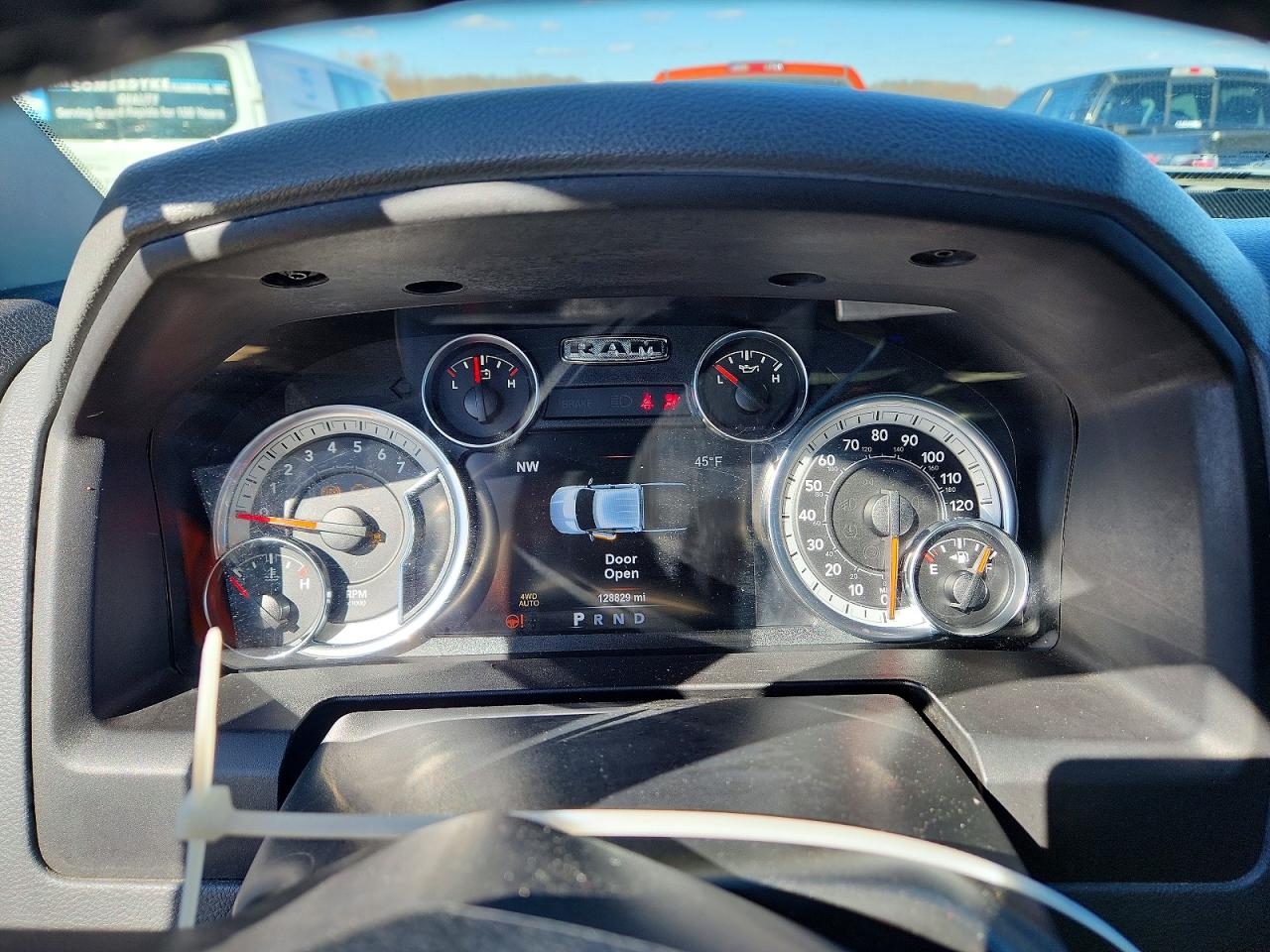2017 RAM 1500 SLT photo 9