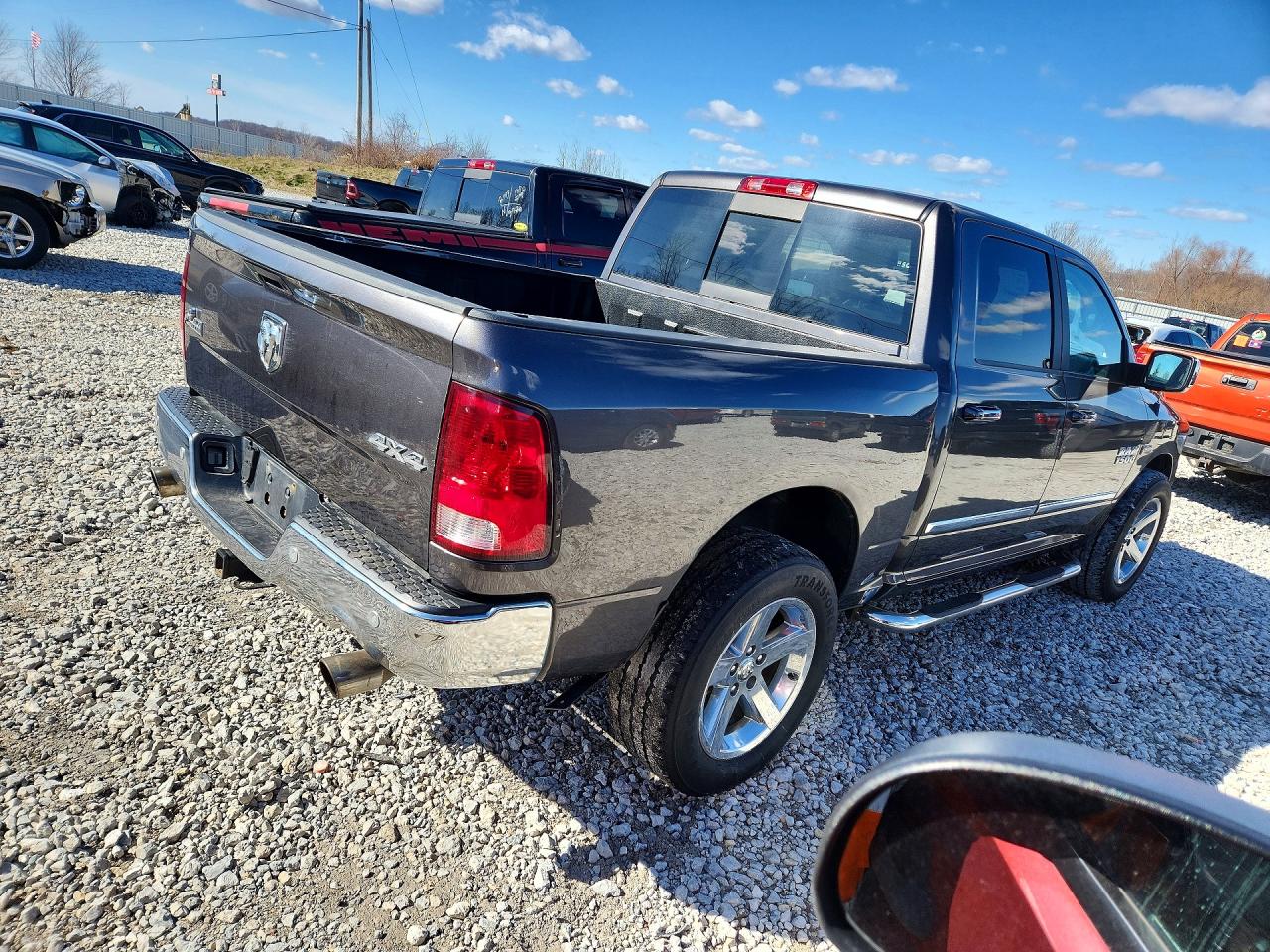 2017 RAM 1500 SLT photo 3