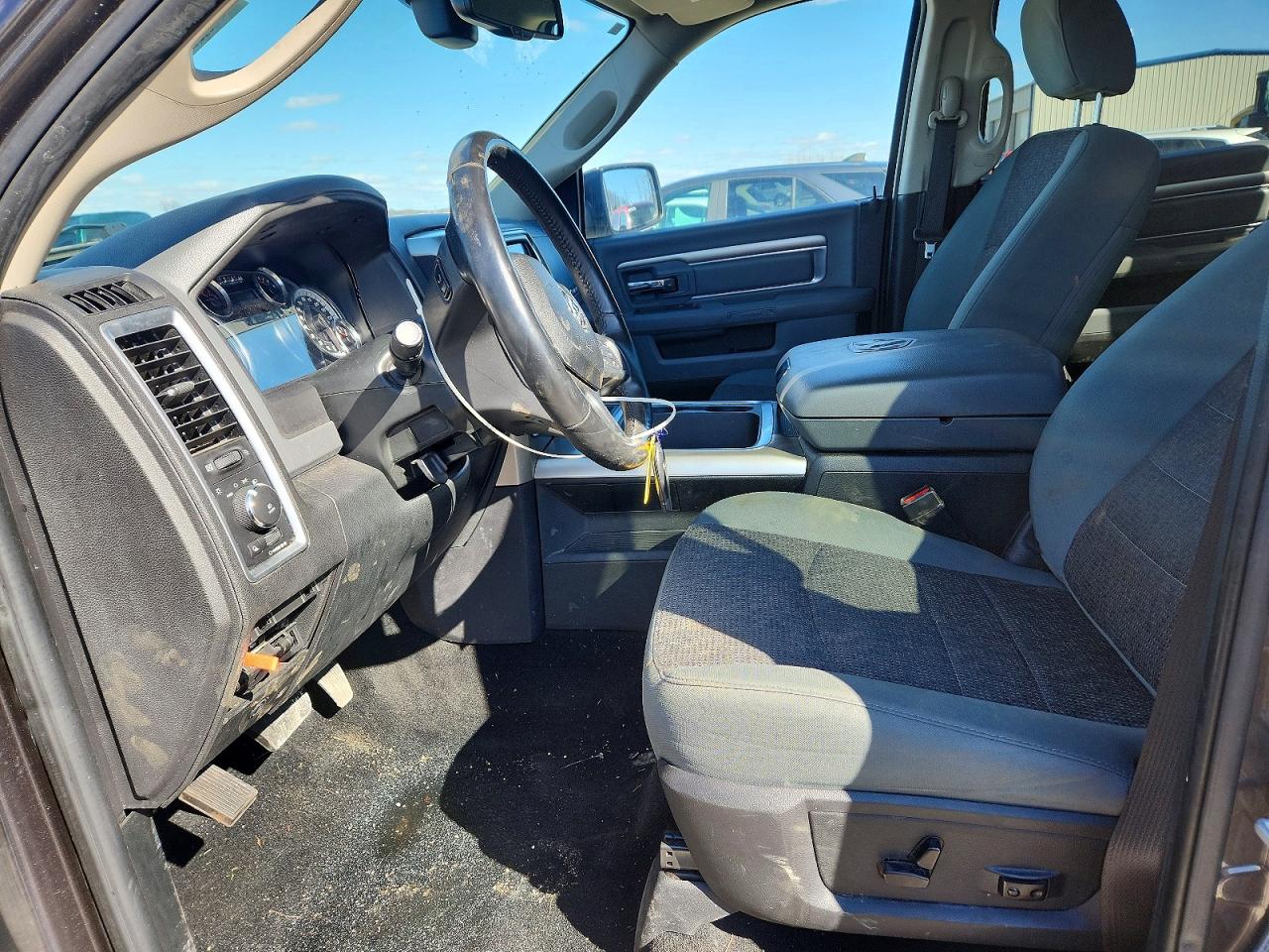 2017 RAM 1500 SLT photo 7