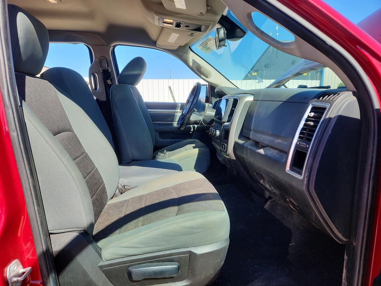 2014 RAM 1500 SLT photo 7