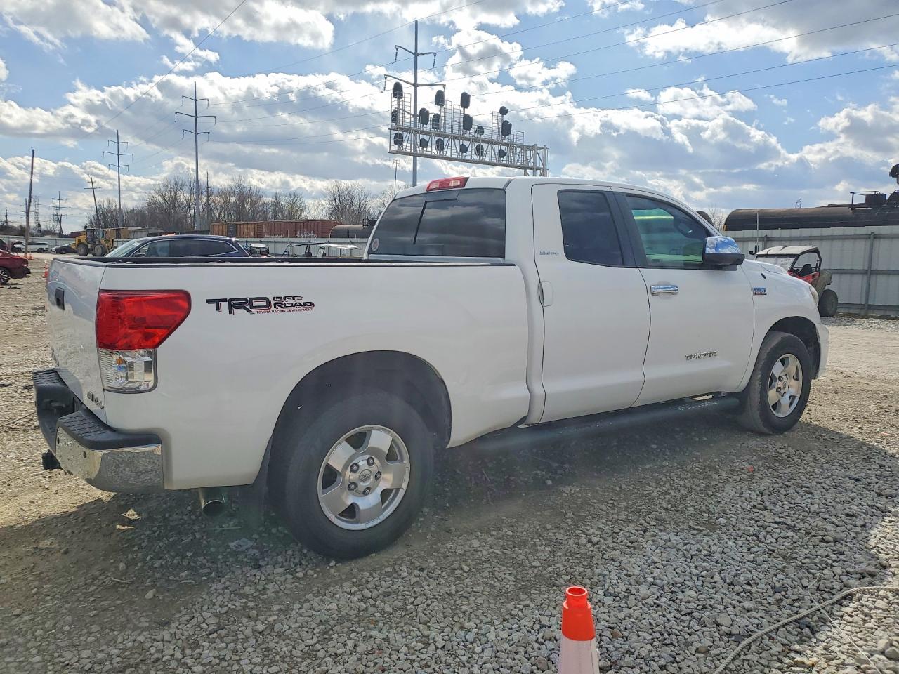2010 TOYOTA TUNDRA photo 3