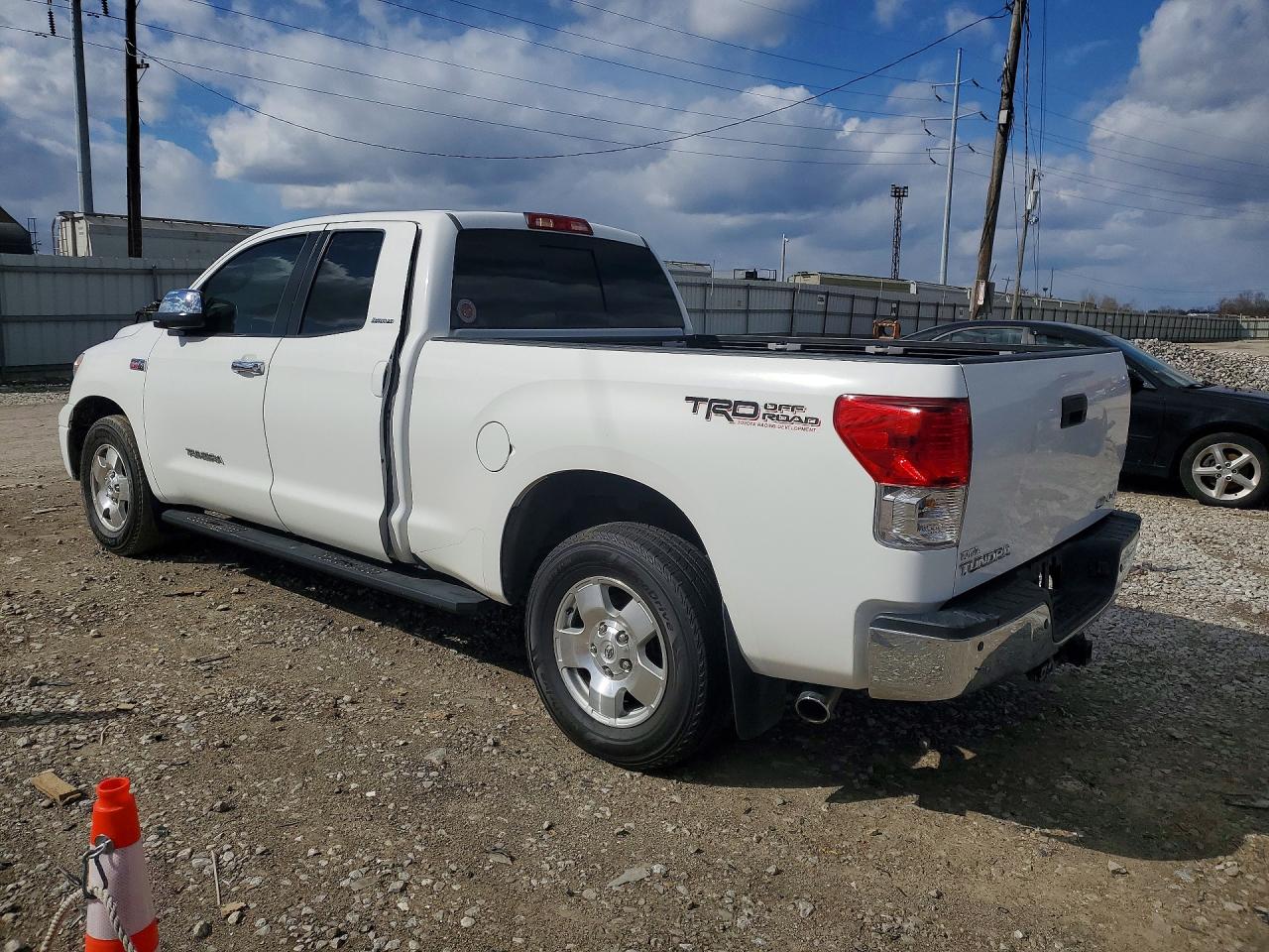 2010 TOYOTA TUNDRA photo 2