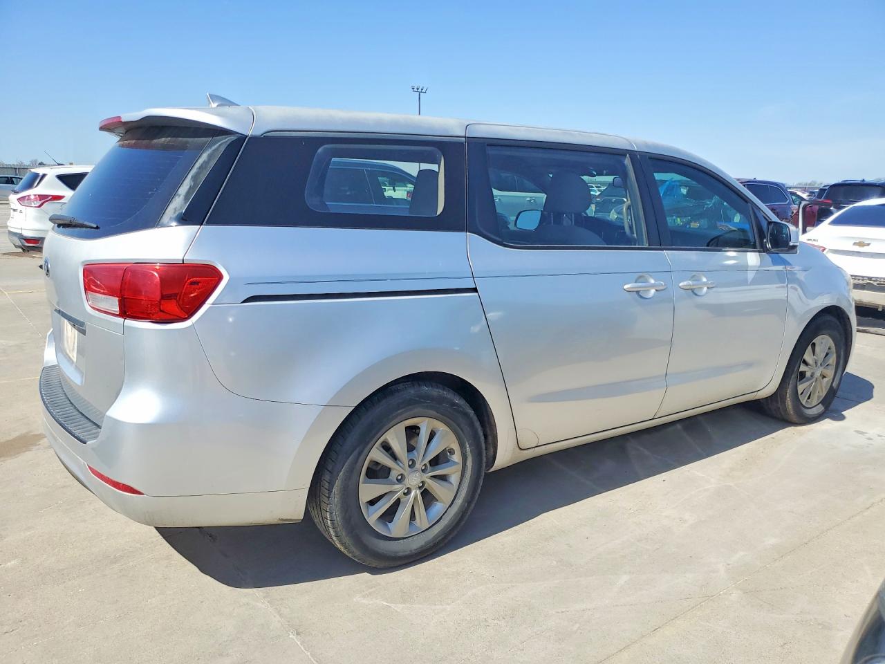 2017 KIA SEDONA photo 5