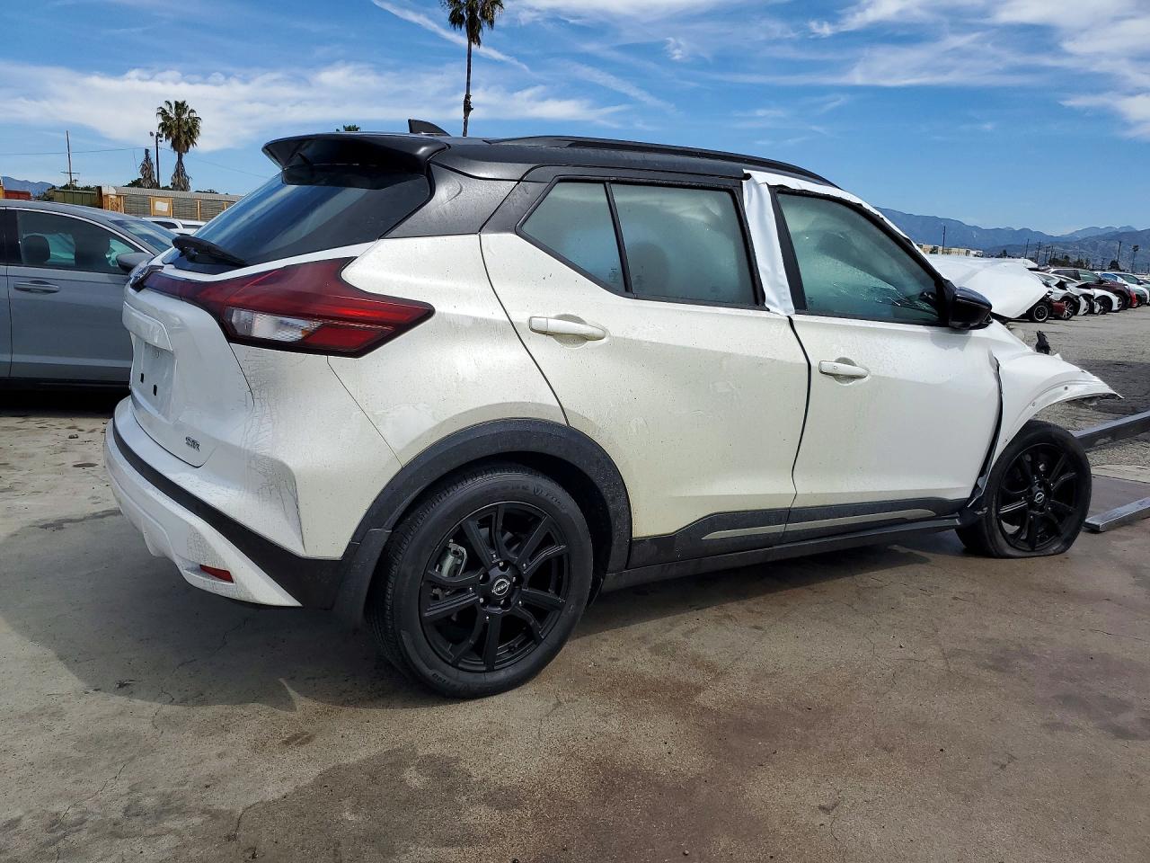 2022 NISSAN KICKS SR photo 5