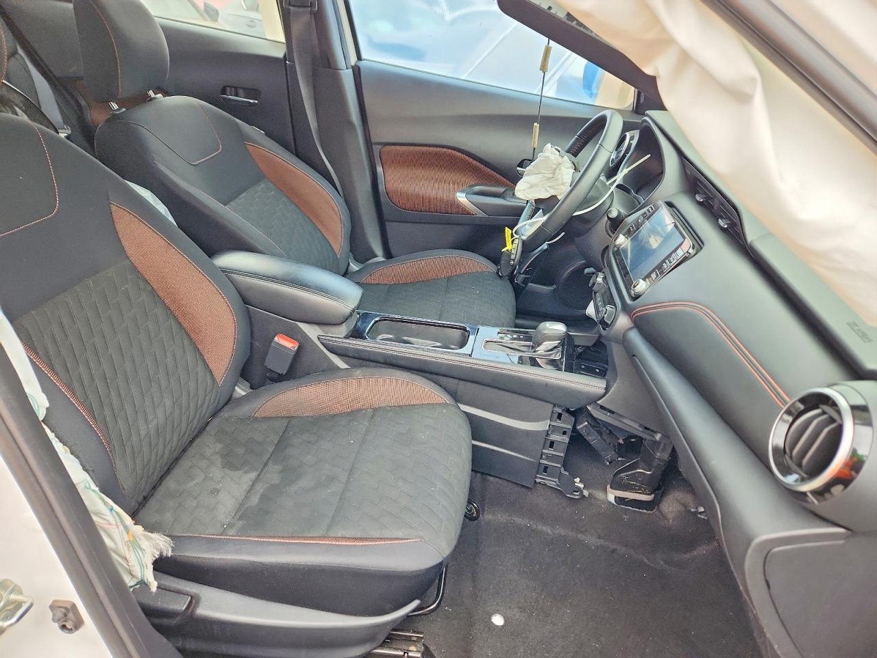 2022 NISSAN KICKS SR photo 13