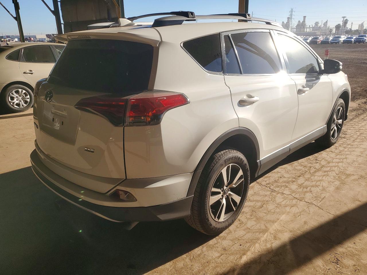 2017 TOYOTA RAV4 XLE photo 3