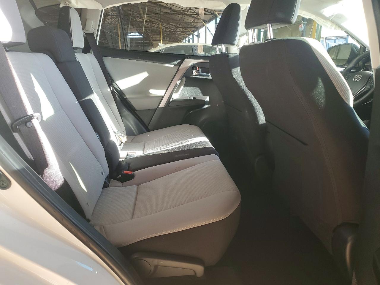 2017 TOYOTA RAV4 XLE photo 10
