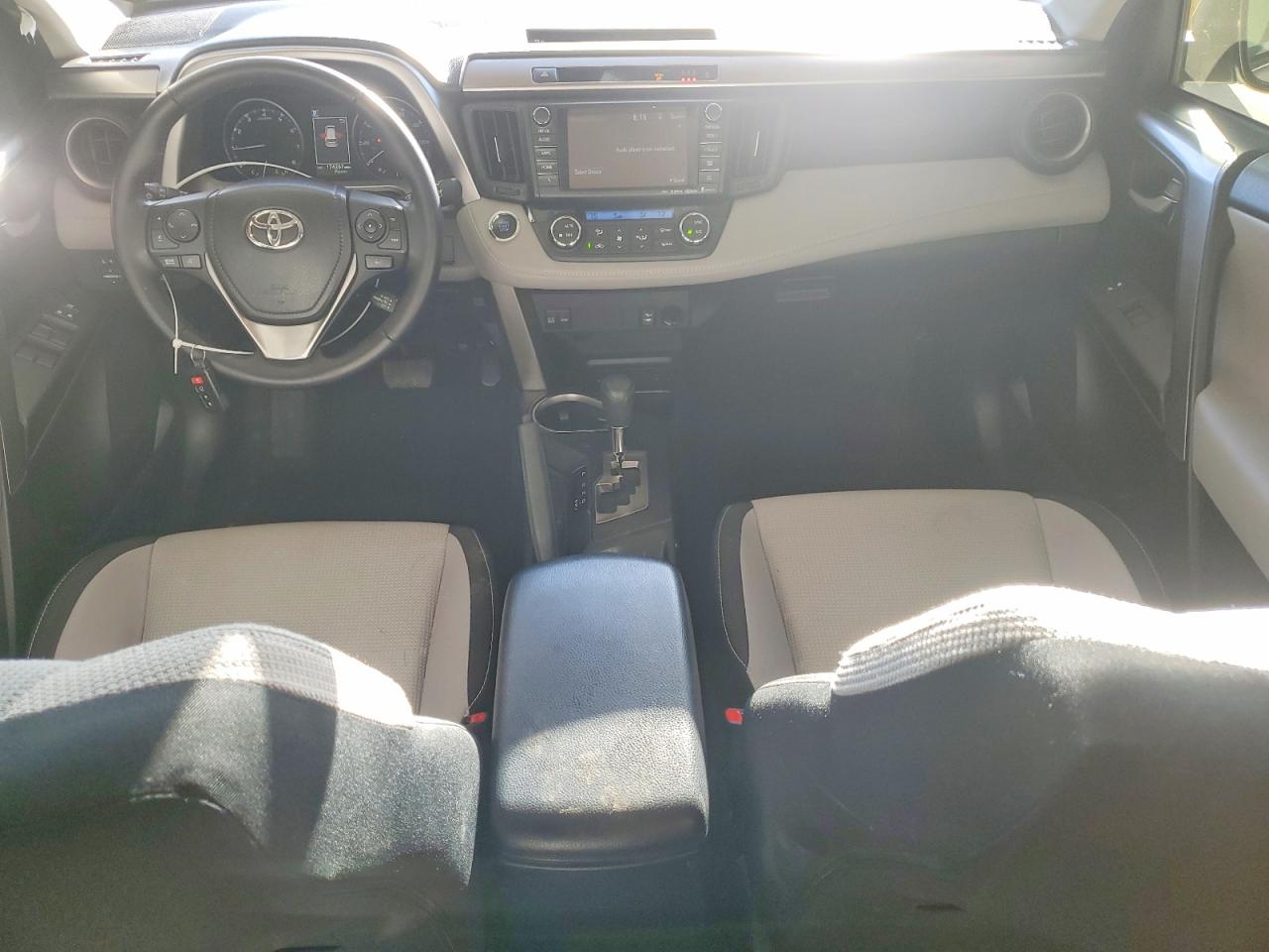 2017 TOYOTA RAV4 XLE photo 8