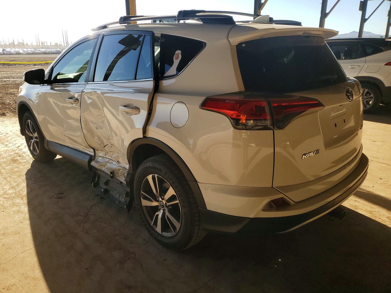 2017 TOYOTA RAV4 XLE photo 2