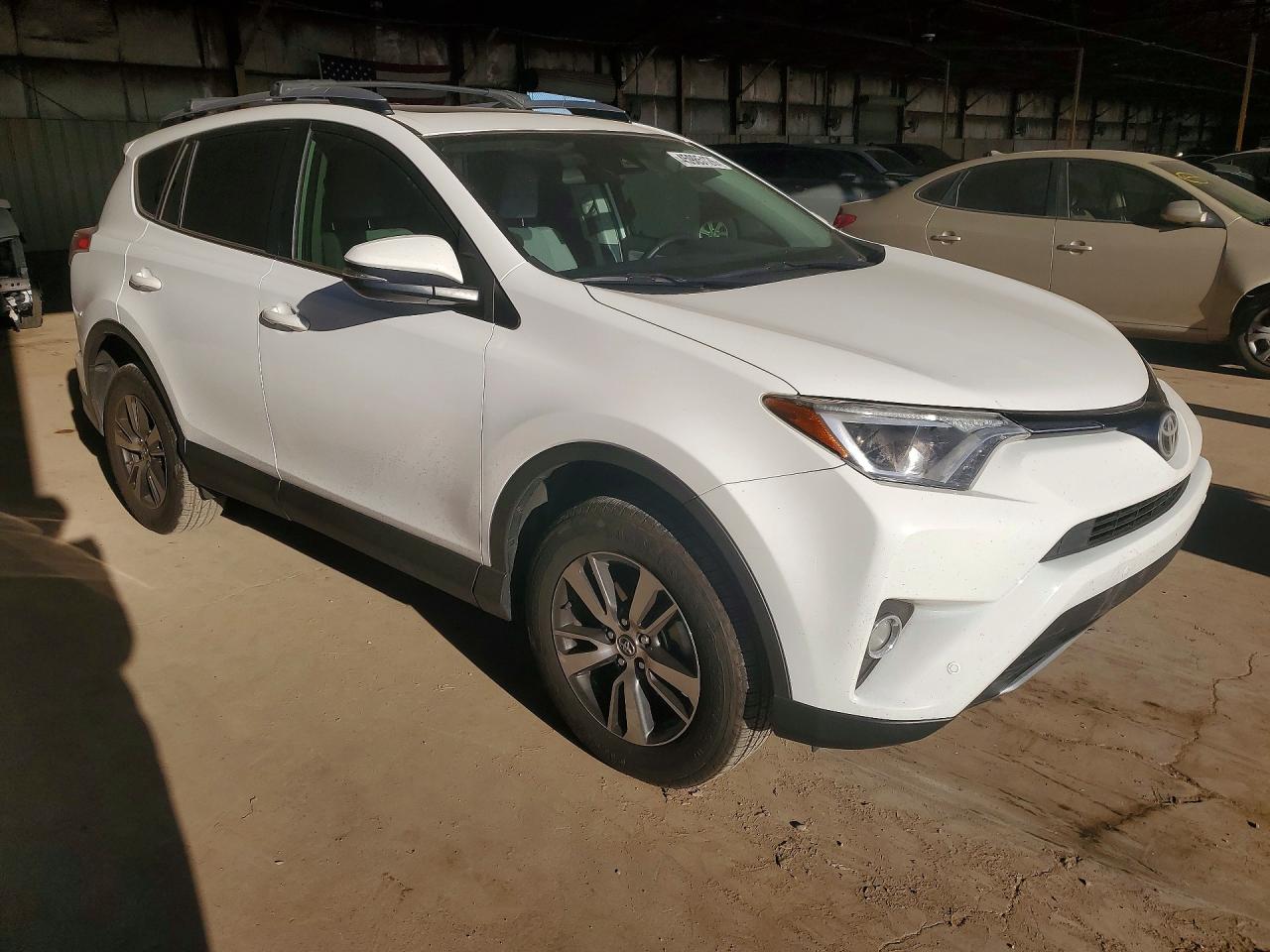 2017 TOYOTA RAV4 XLE photo 4