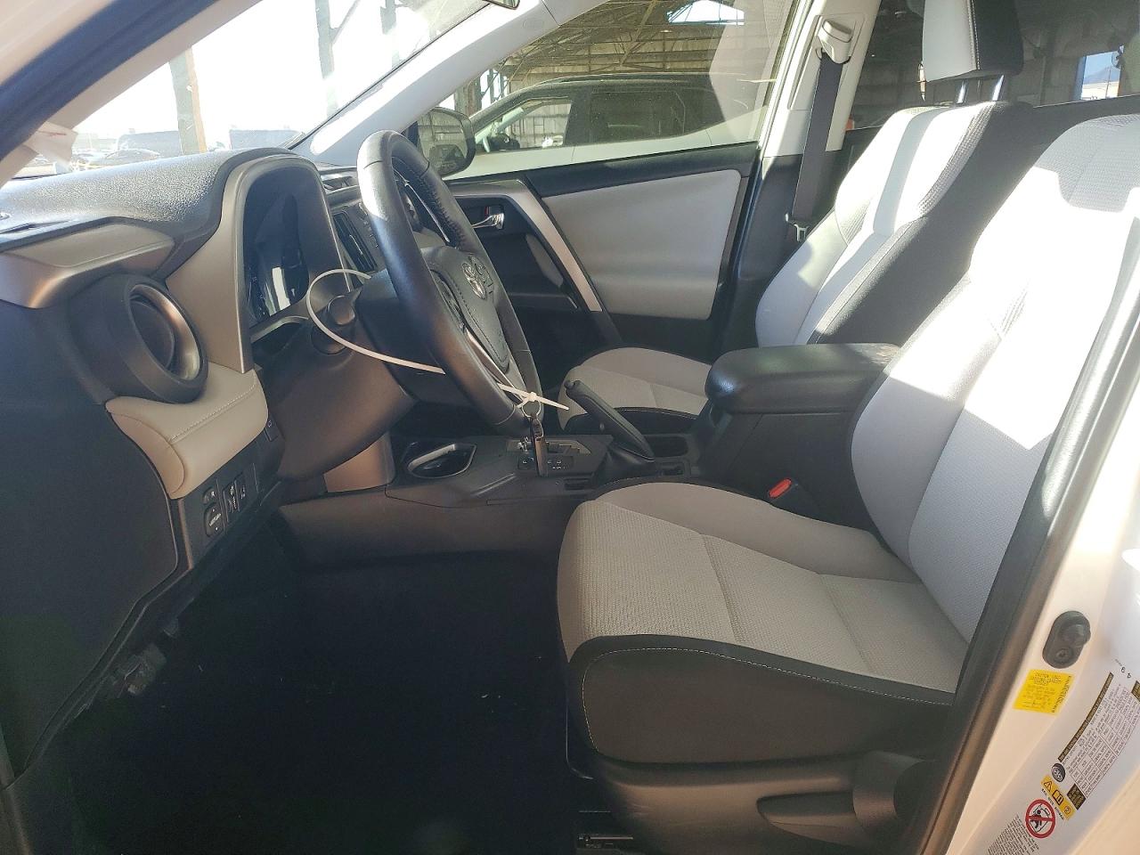 2017 TOYOTA RAV4 XLE photo 7
