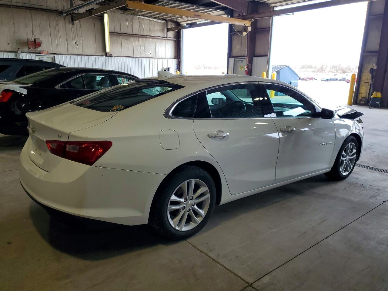 2017 CHEVROLET MALIBU LT photo 7