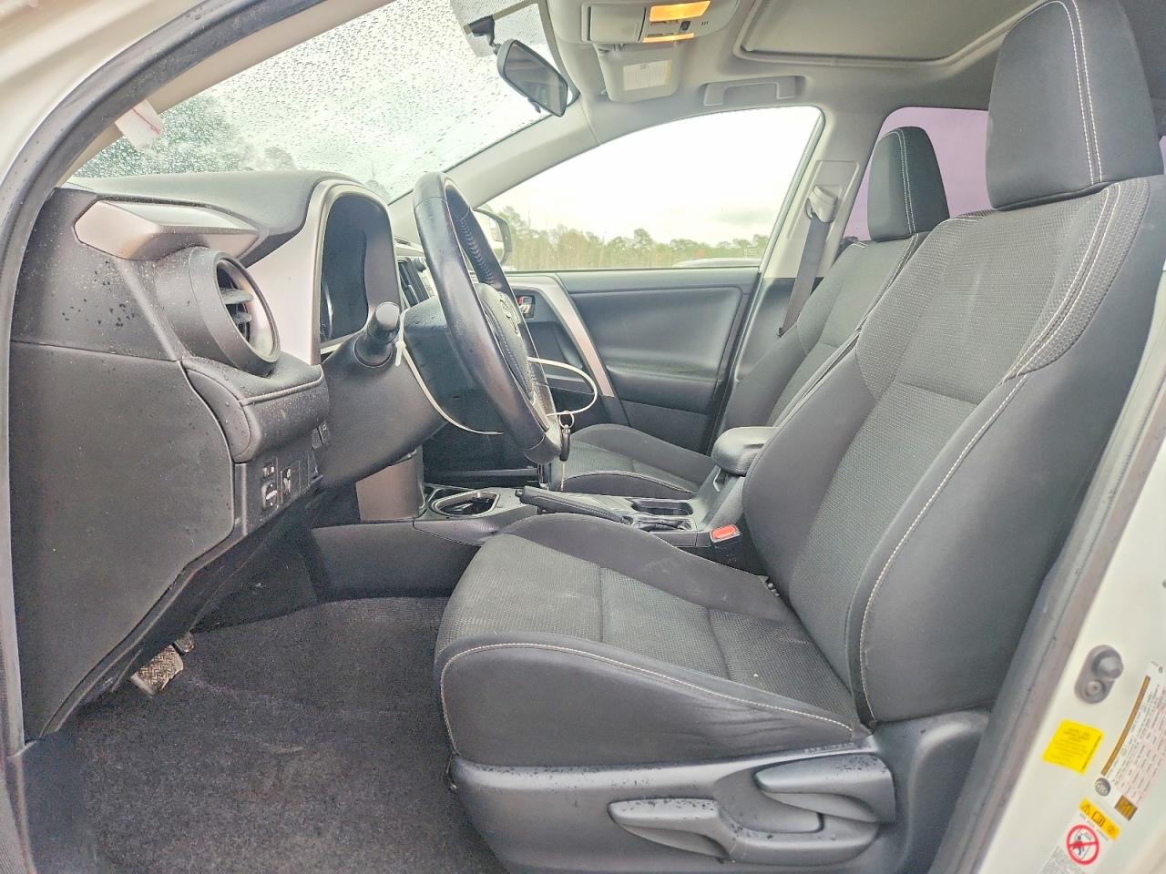 2016 TOYOTA RAV4 XLE photo 7