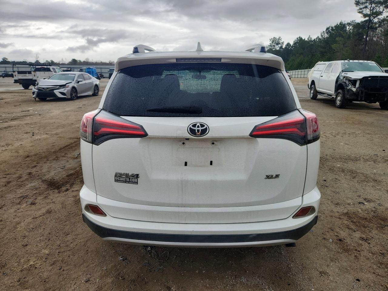 2016 TOYOTA RAV4 XLE photo 6