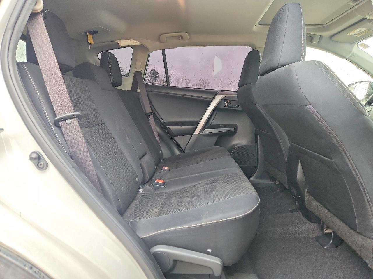 2016 TOYOTA RAV4 XLE photo 11