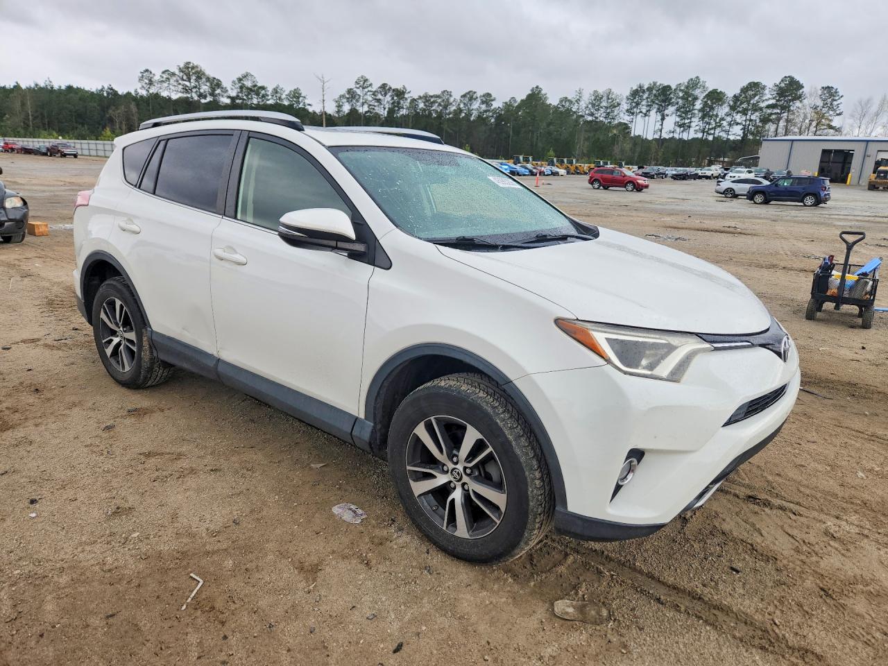 2016 TOYOTA RAV4 XLE photo 4