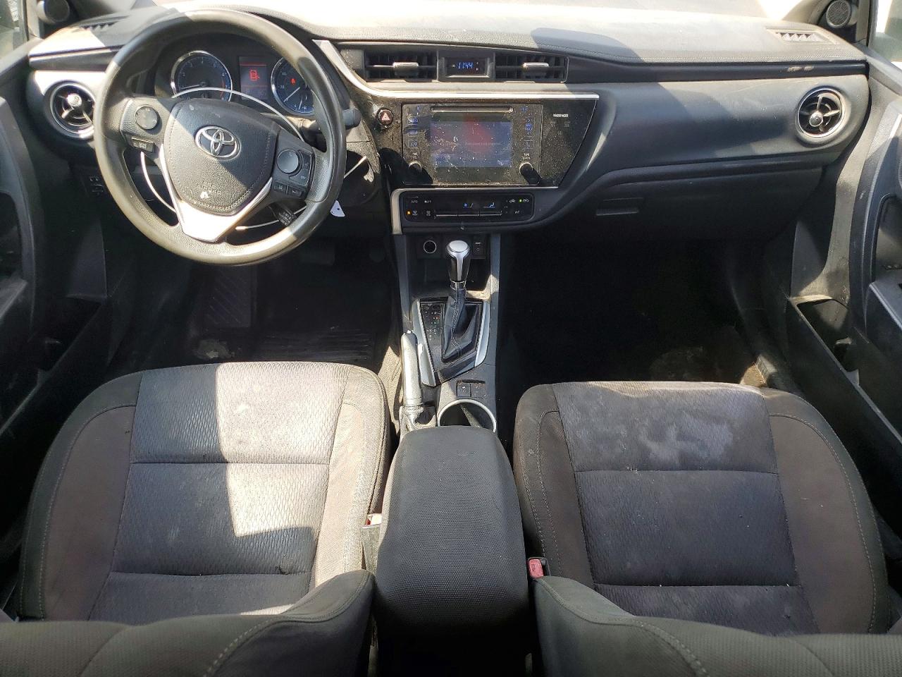 2017 TOYOTA COROLLA LE photo 8
