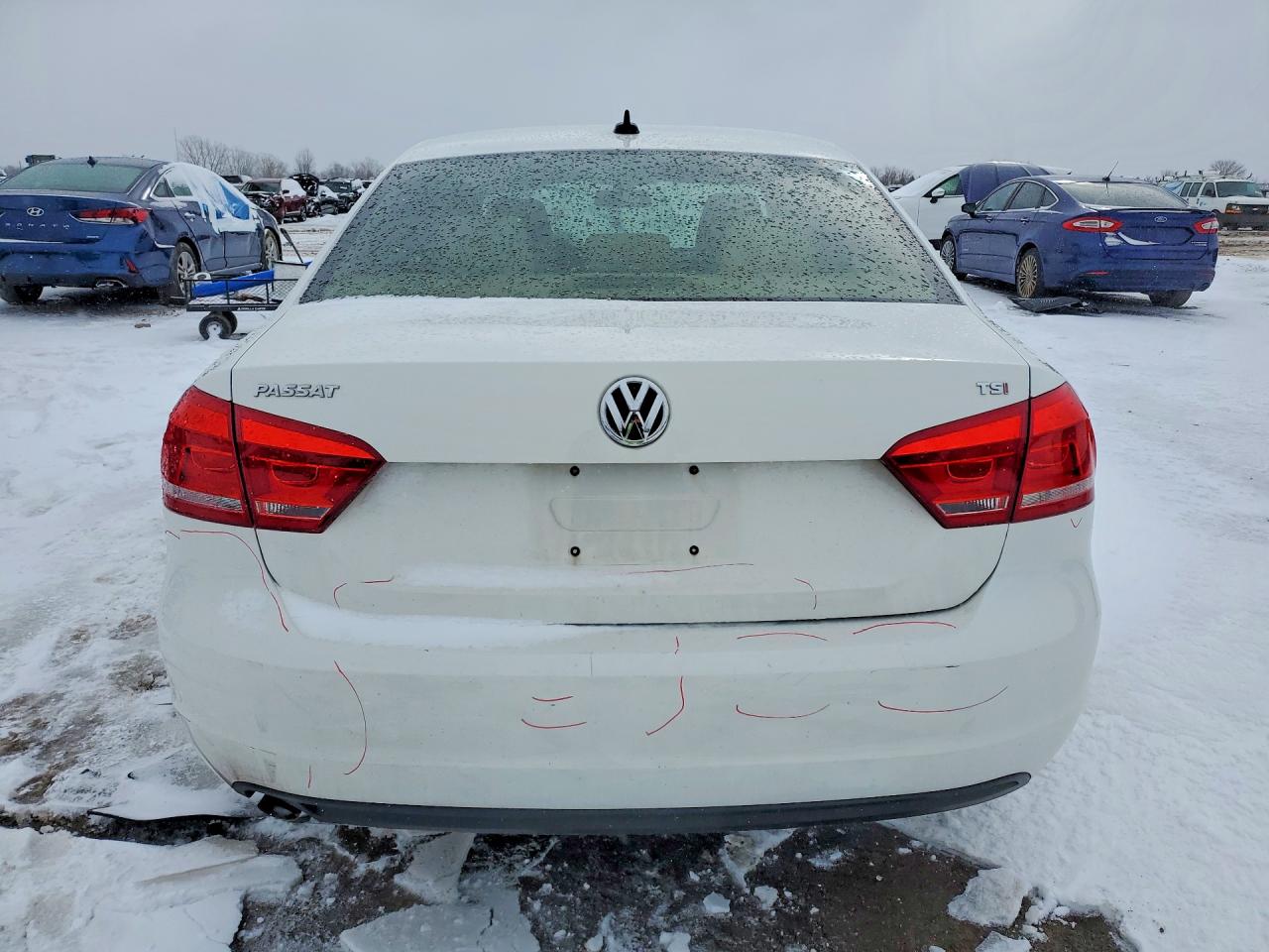 2015 VOLKSWAGEN PASSAT S photo 6