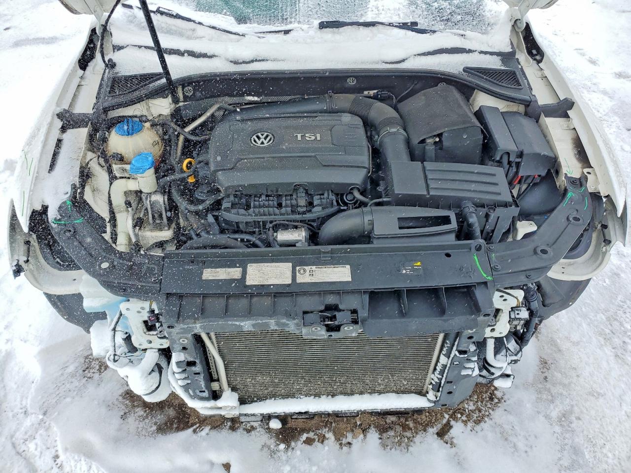 2015 VOLKSWAGEN PASSAT S photo 11