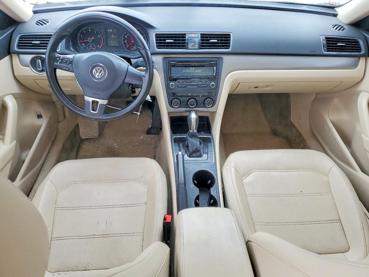 2015 VOLKSWAGEN PASSAT S photo 8