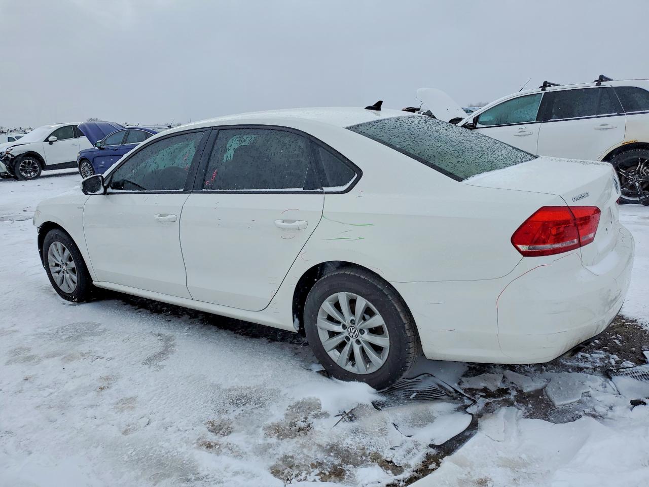 2015 VOLKSWAGEN PASSAT S photo 2